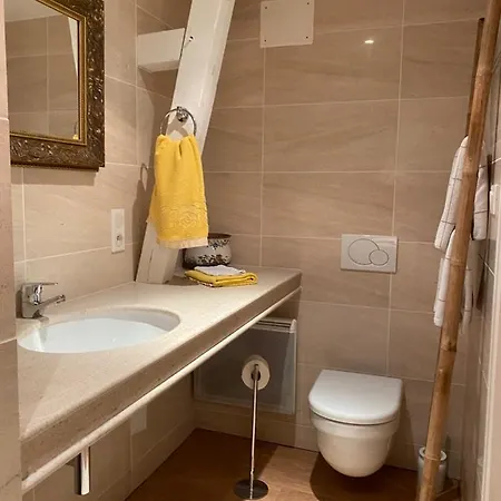 Couette-café Chateau La Rochette