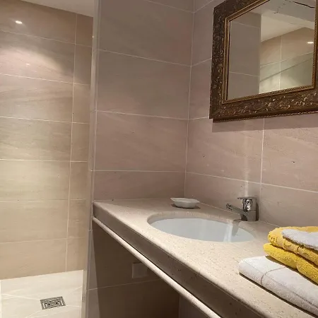 Chateau La Rochette 3*