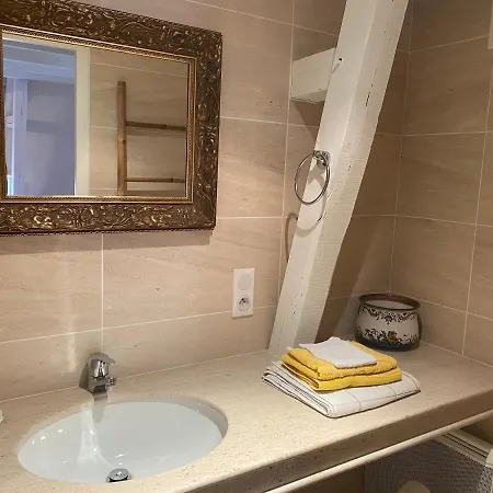 Couette-café Chateau La Rochette