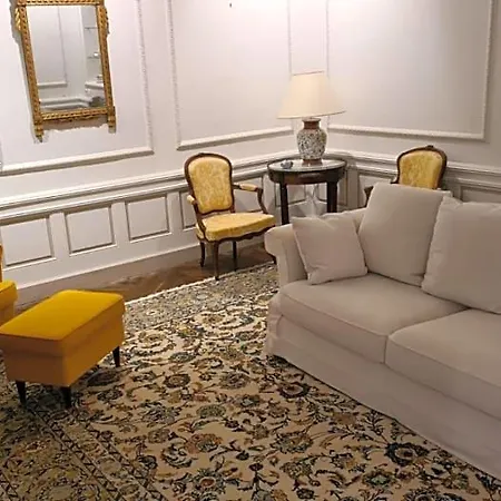 Chateau La Rochette Bed and Breakfast 3*