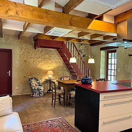 Chateau La Rochette Bed and Breakfast