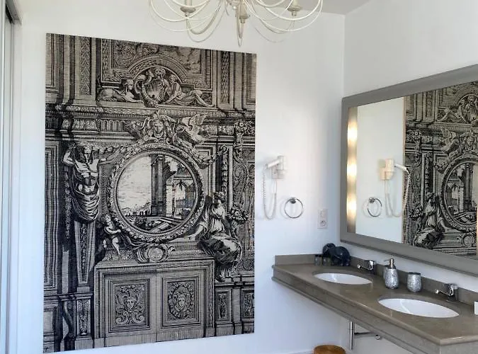 Chateau La Rochette 3*